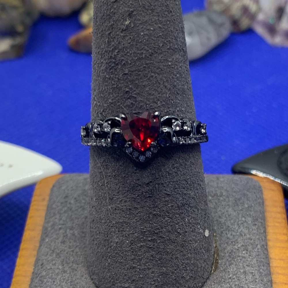 Fragrant Jewels Gothic Style Ring w Red & White CZ Stones, NWT, Size 9
